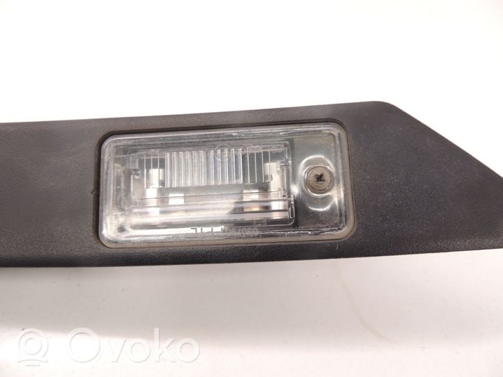 Audi A6 S6 C6 4F Lampa oświetlenia tylnej tablicy rejestracyjnej 