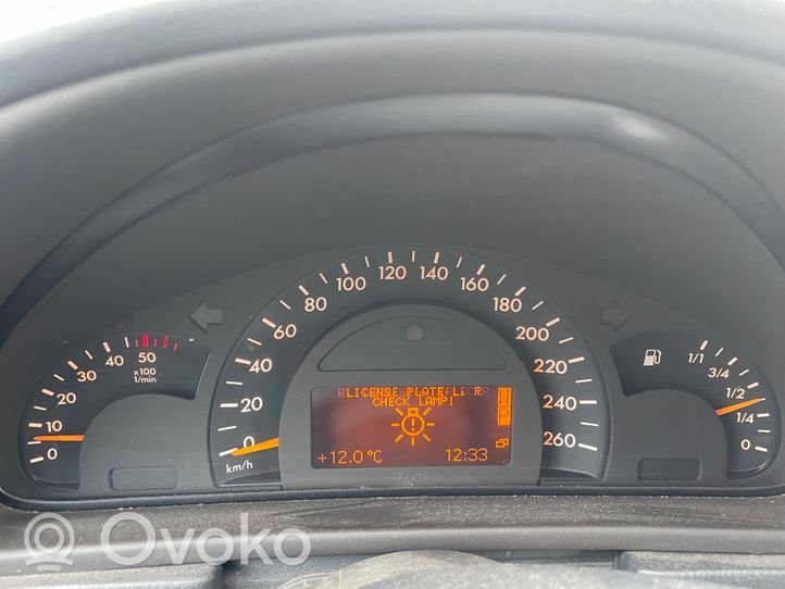 Mercedes-Benz C W203 Compteur de vitesse tableau de bord A2035401311