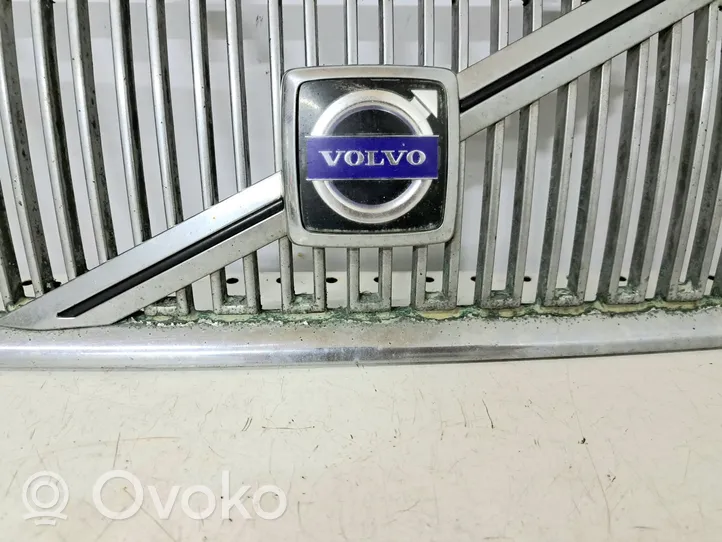 Volvo V70 Grille calandre supérieure de pare-chocs avant 