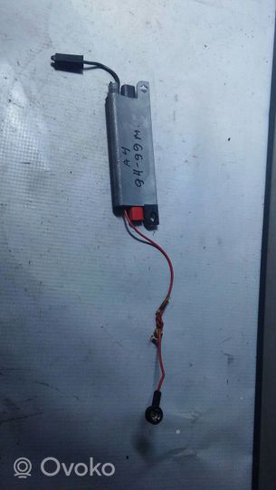 Audi A4 S4 B5 8D Aerial antenna amplifier 8D5035225