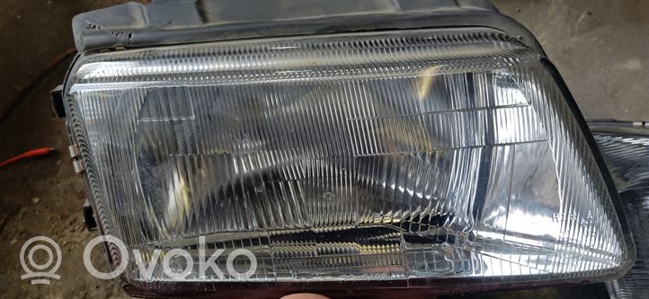 Audi A4 S4 B5 8D Lampa przednia 205109