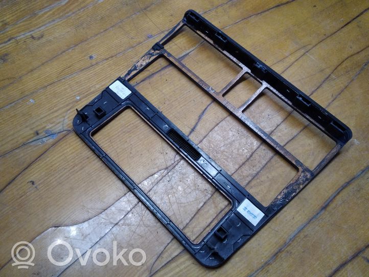 Audi A4 S4 B6 8E 8H Panelės apdailos skydas (centrinis) 8D0863263C