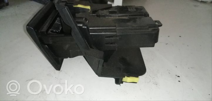 Toyota Land Cruiser (J120) Передняя пепельница 1A411013G