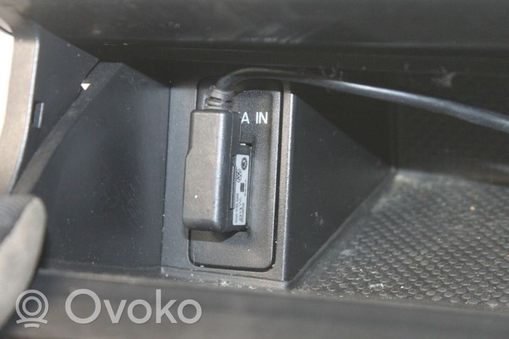 Volkswagen Golf VII Popielniczka przednia tunelu środkowego 5G2863391