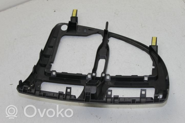 Toyota Avensis T270 Panelės apdailos skydas (centrinis) 5567005100