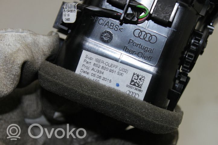 Audi TT TTS RS Mk3 8S Kojelaudan sivutuuletussuuttimen kehys 8S2820951