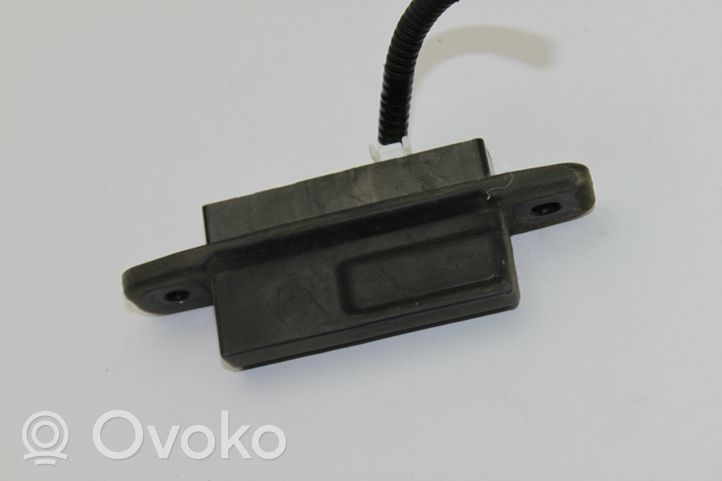 Toyota Yaris Bouton interrupteur ouverture du coffre 