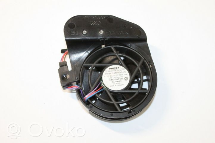 Audi A8 S8 D3 4E Ventilateur / pulseur d'air 3D0963575