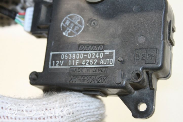 Toyota RAV 4 (XA20) Oro sklendės varikliukas 0638000240