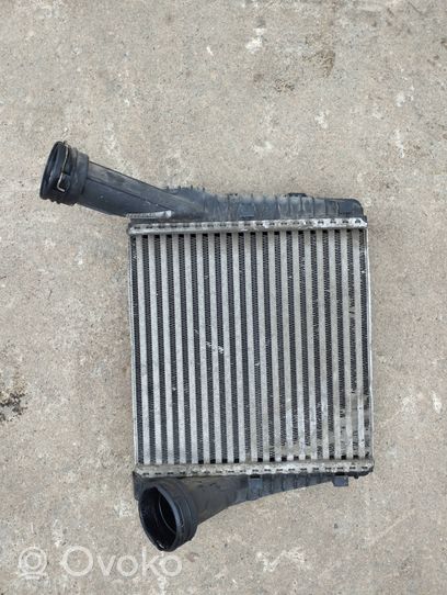 Volkswagen Touareg II Chłodnica powietrza doładowującego / Intercooler 7L6145804A