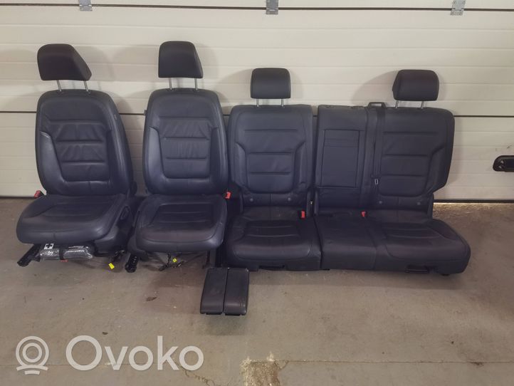 Volkswagen Touareg II Set di rivestimento sedili e portiere 