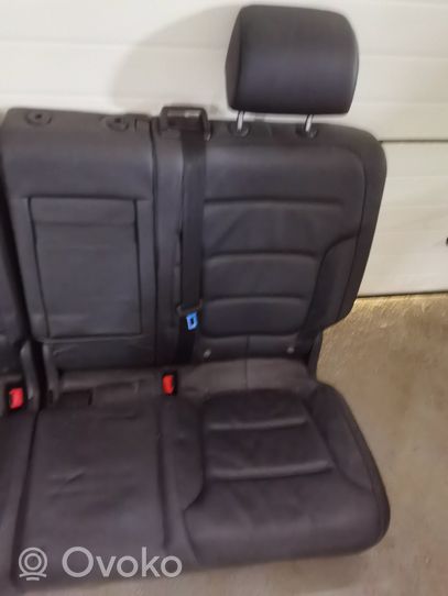 Volkswagen Touareg II Set di rivestimento sedili e portiere 