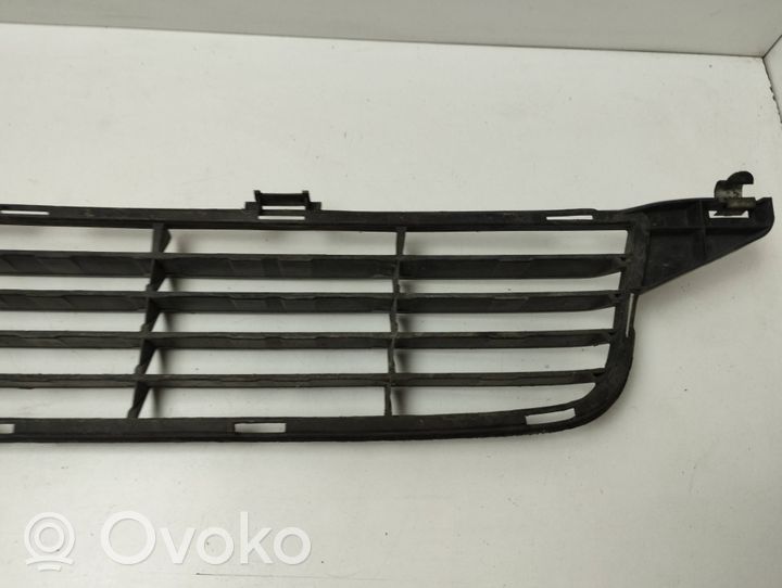 Toyota Avensis T270 Front bumper lower grill 5511205080