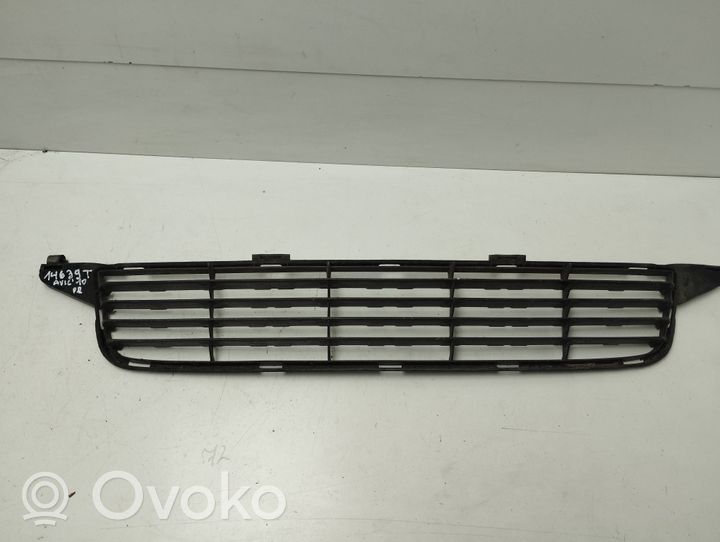 Toyota Avensis T270 Etupuskurin alempi jäähdytinsäleikkö 5511205080