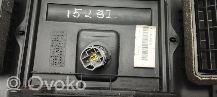 Dodge RAM Kratka nawiewu tylna tunelu środkowego 0000588402