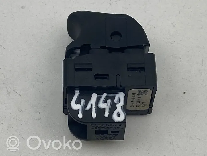 Audi A3 S3 8V Takaluukun avauskytkimen painike/kytkin 8V0959831