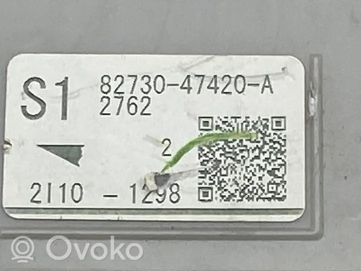 Toyota Prius+ (ZVW40) Modulo fusibile 8273047420A