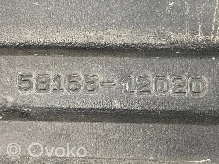 Toyota Auris 150 Keskiosan alustan suoja välipohja 5816812020