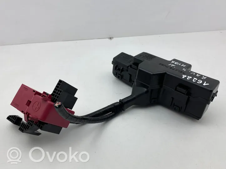 Toyota RAV 4 (XA50) Module de fusibles 8266242720