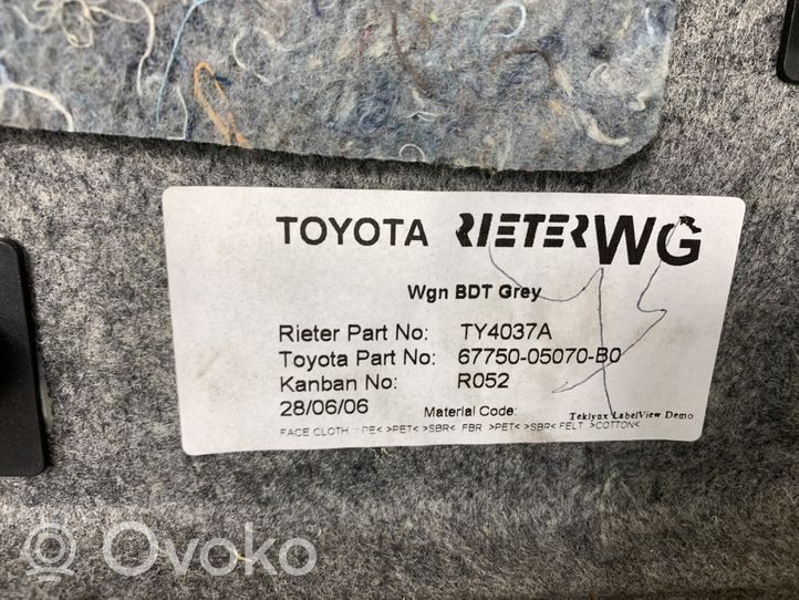 Toyota Avensis T250 Altro elemento di rivestimento bagagliaio/baule 6776805020