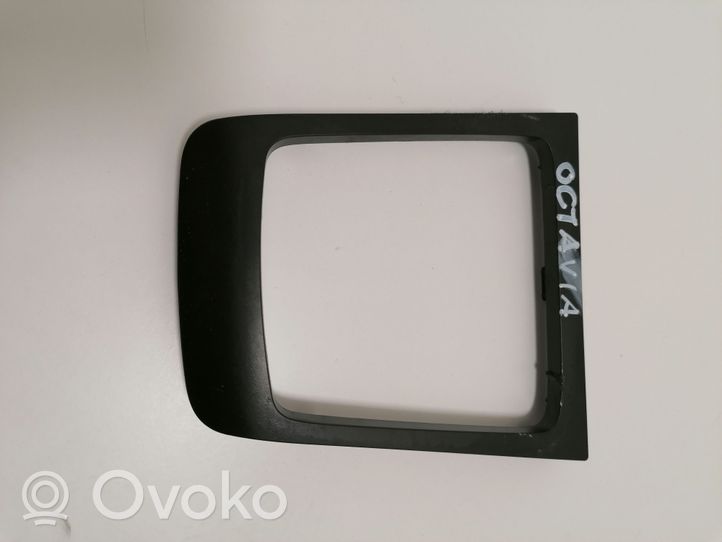 Skoda Octavia Mk2 (1Z) Rivestimento in plastica cornice della leva del cambio 1Z1863212