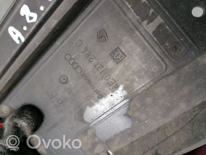 Audi A8 S8 D3 4E Šoninė dalis radiatorių panelės (televizoriaus) 4E0121284C