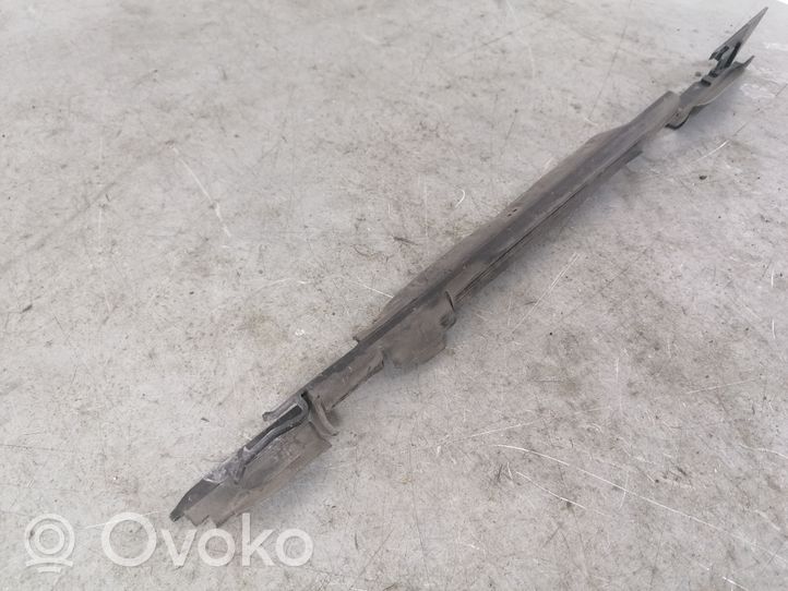 Volkswagen PASSAT B8 Pannello laterale di supporto del radiatore 5G0121331H