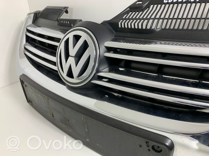 Volkswagen Golf V Etupuskurin ylempi jäähdytinsäleikkö 1K5853653C