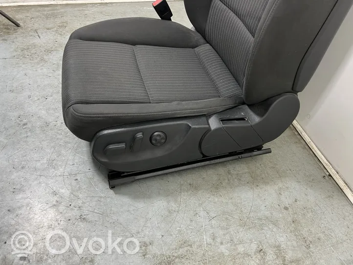 Audi A4 S4 B7 8E 8H Front driver seat 