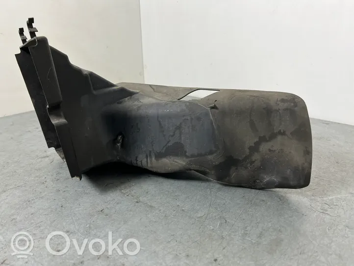 Audi A4 S4 B7 8E 8H Välijäähdyttimen ilmakanavan ohjain 8E0117335Q