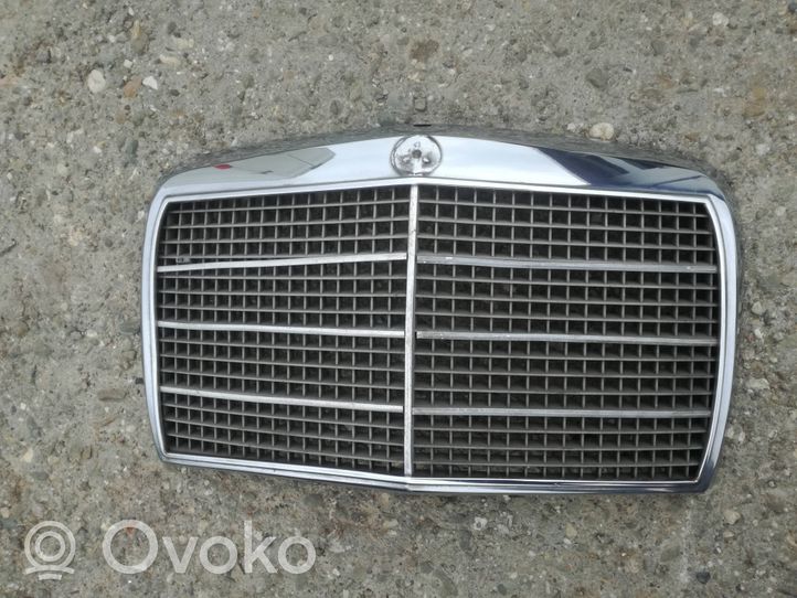 Mercedes-Benz COMPAKT W115 Grille de calandre avant  1158880315