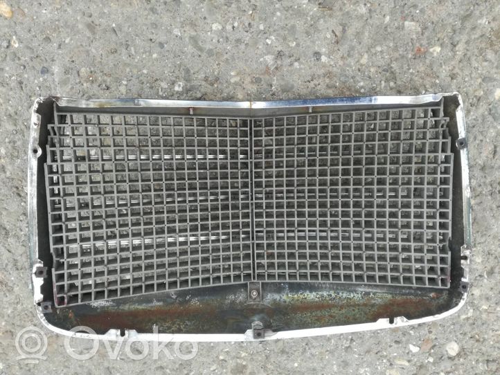 Mercedes-Benz COMPAKT W115 Grille de calandre avant  1158880315