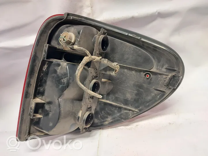 Dodge Caravan Lampa tylna 04857601