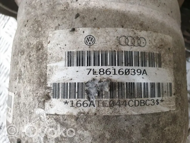 Audi Q7 4L Przedni amortyzator zawieszenia pneumatycznego 7L8616039A