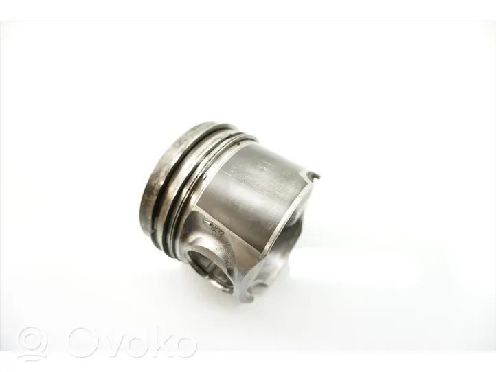 Volkswagen Touareg II Piston 