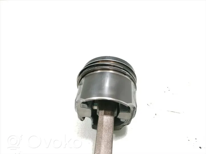 Mitsubishi Grandis Piston avec bielle 