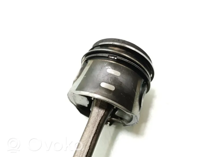 Peugeot 3008 II Piston avec bielle 