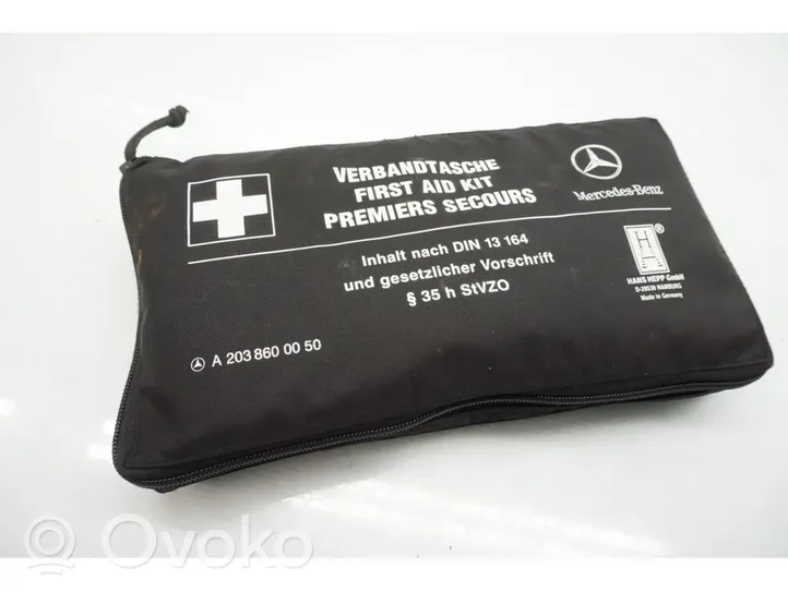 Mercedes-Benz C W203 Kit di pronto soccorso A2038600050