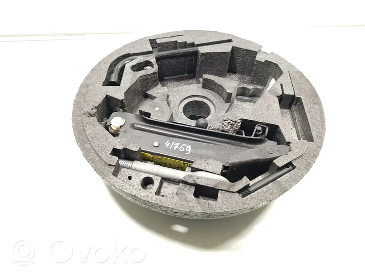 Audi A3 S3 8P Set di attrezzi 1K0011031C