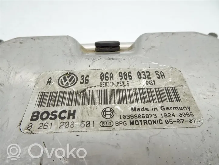 Volkswagen Golf IV Variklio valdymo blokas 06A906032SA
