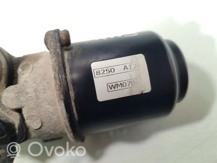 Mitsubishi L200 Silniczek wycieraczek szyby przedniej / czołowej 8250A124