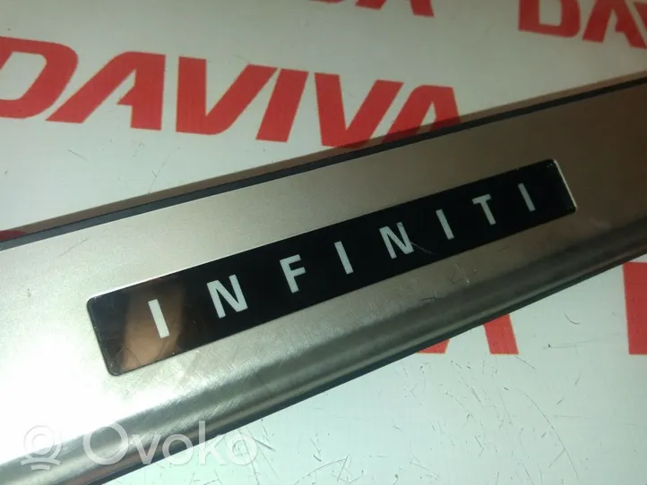 Infiniti Q60 Rivestimento della portiera anteriore (modanatura) 