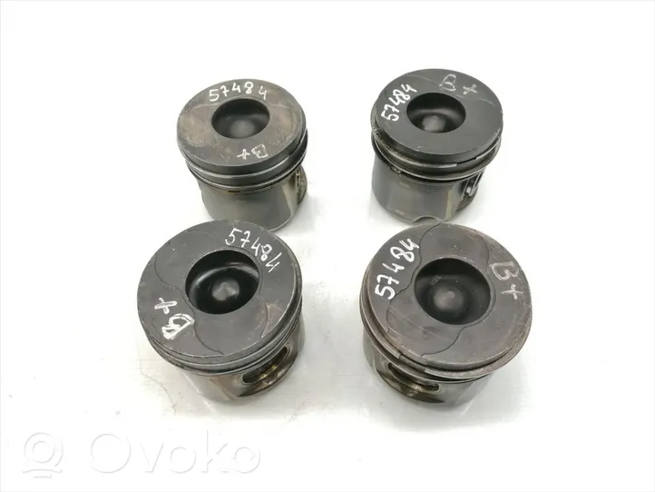 Opel Astra H Piston 