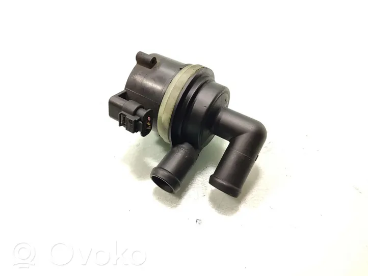 Audi A4 S4 B8 8K Pompe de circulation d'eau, chauffage auxiliaire Webasto 5N0965561A