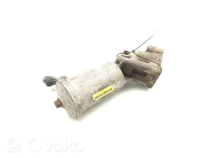 Mercedes-Benz W123 Support de filtre à huile 1021801211