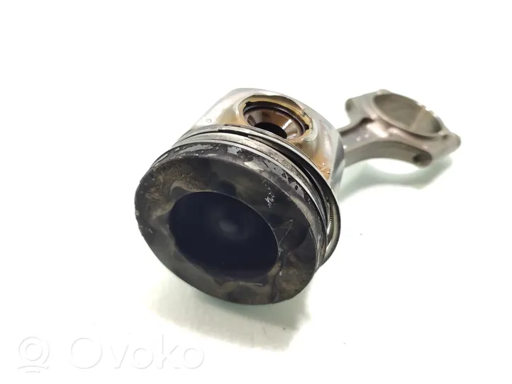 Volvo V40 Piston avec bielle 