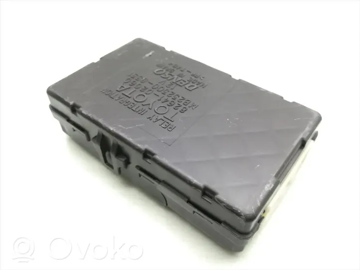 Toyota Corolla E120 E130 Module de fusibles 82641-02060