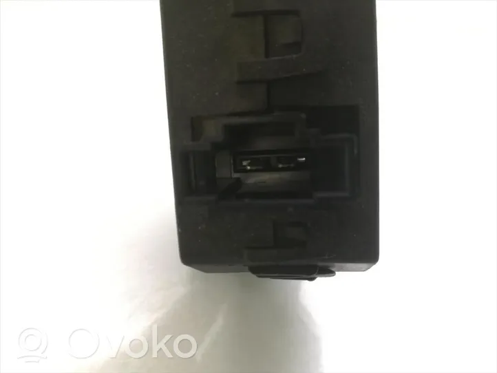 Volvo C30 Siłownik klapki wlewu paliwa 30716522