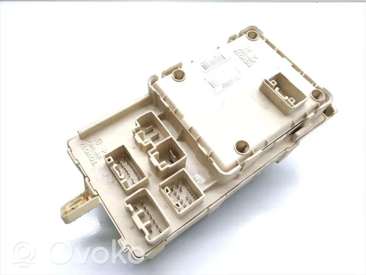 Toyota Avensis T270 Module de fusibles 82641-05030