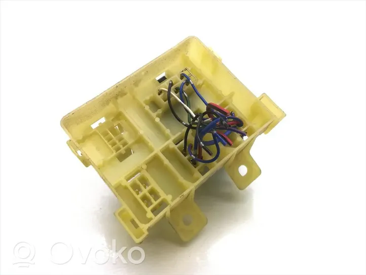 Mitsubishi L200 Module de fusibles MB572253